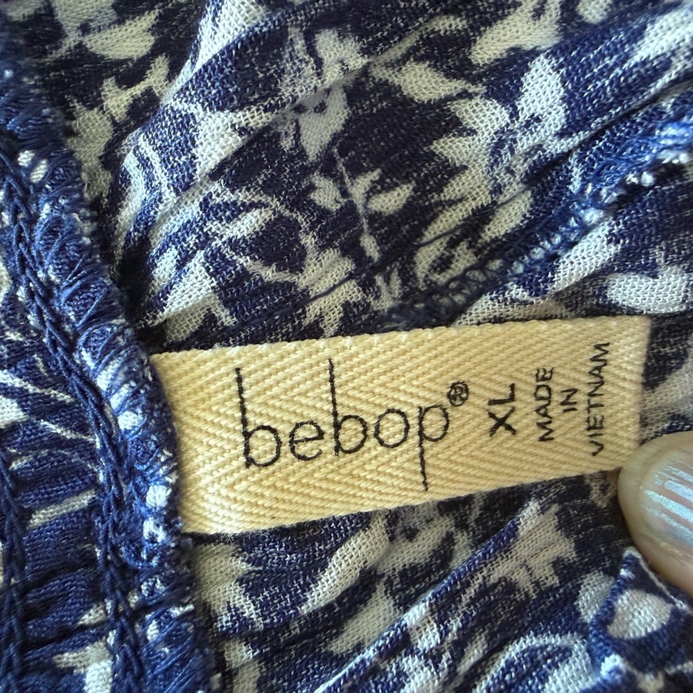 BeBop Blue and White Floral Women's Shorts NWOT - Picture 6 of 6